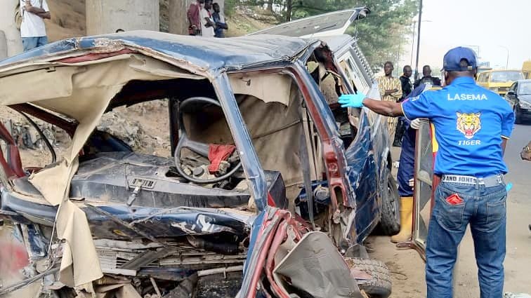 Two hospitalised as cars collide in Lagos