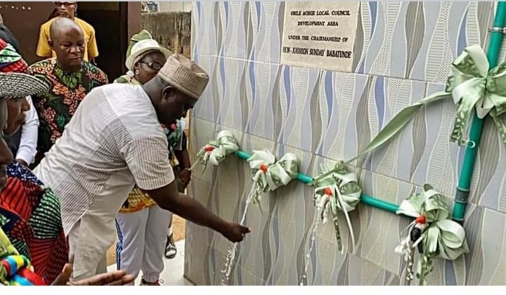 Orile Agege Chairman gives succour to students, commissions water project  in Community High School