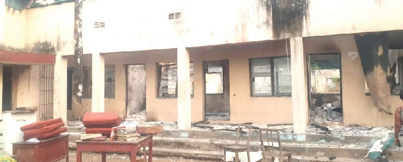 Gunmen invade Imo LG secretariat, set court ablaze