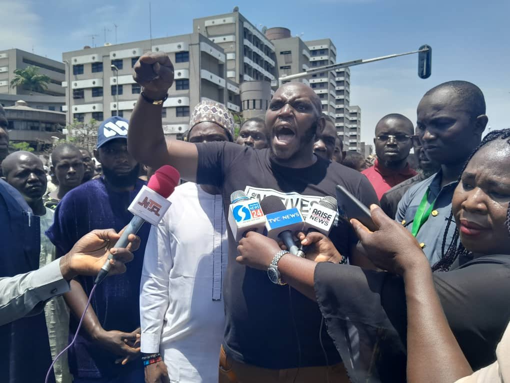 Pro-Tinubu protesters berate Atiku, Obi, warn against imposition of Interim Govt