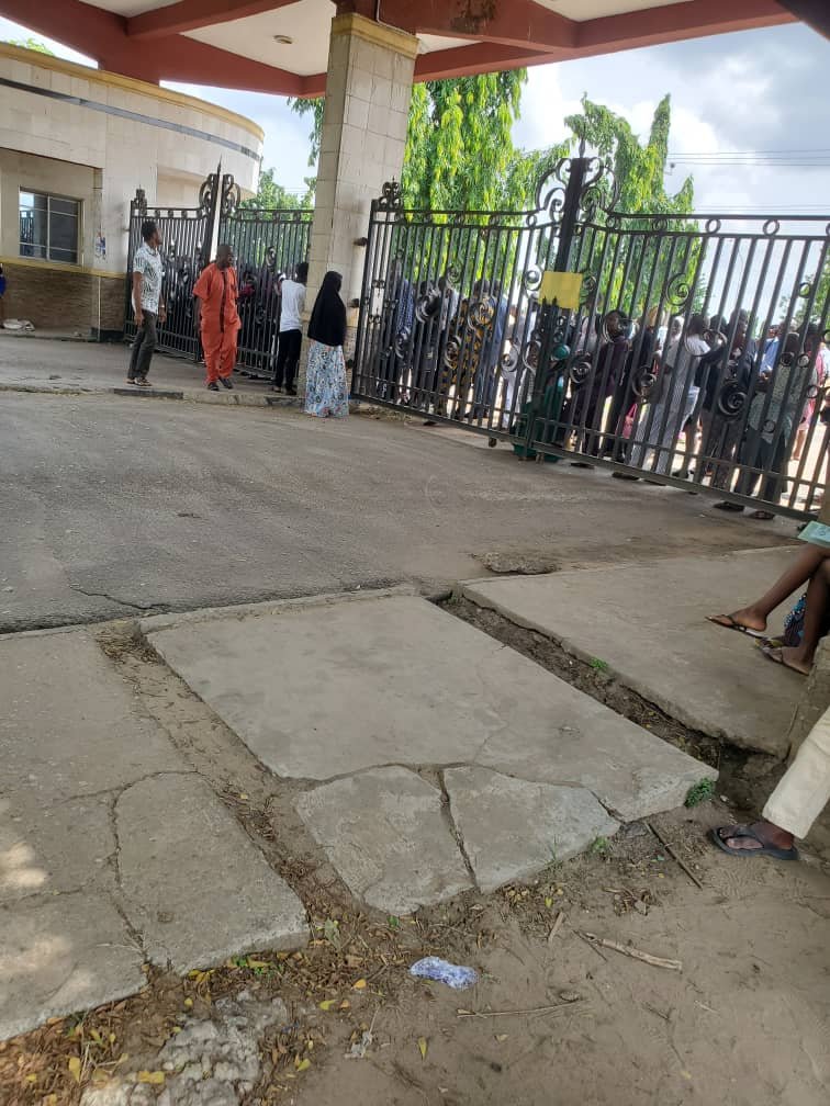 Photo: LASU students shut gates, protest soldiers ‘maltreatment’ 