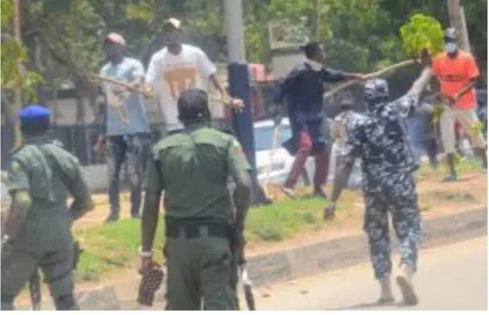 Ogun Governorship Tribunal: PDP kicks as thugs attack members, journalists