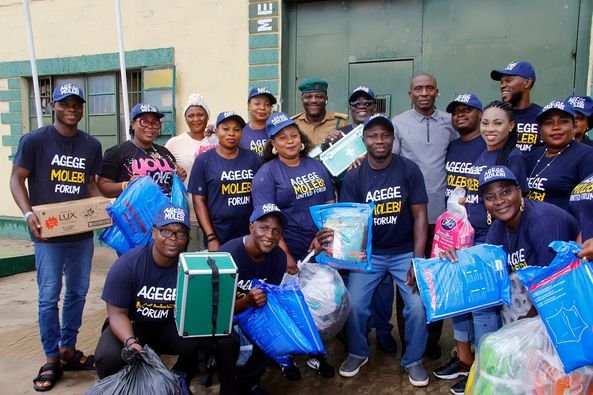 AGEGE MOLEBI UNITED FORUM DONATES FOOD STUFFS, OTHER ITEMS TO KIRIKIRI INMATES