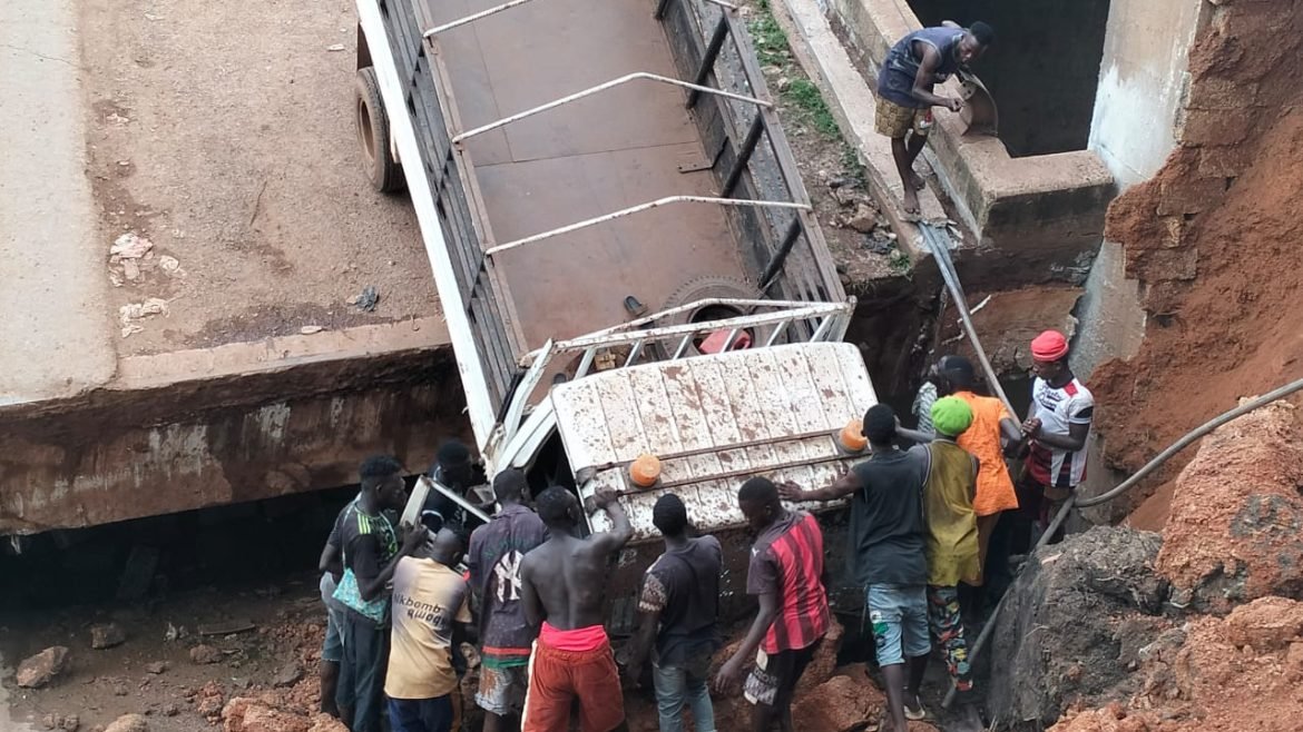 50-year-old bridge collapsed in Enugu