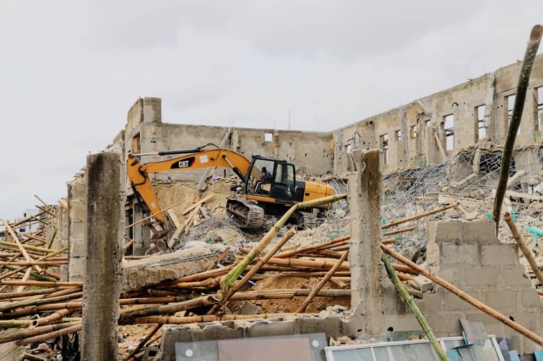 Lagos Govt demolishes structures obstructing drainages