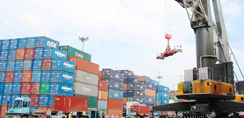 FG raises exchange rate for cargo clearance to N1,356/$