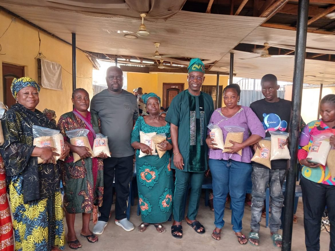 Orile Agege Ward A Councilor, Hon. Akinola Azeez distributes Food stuffs, Jamb Forms to residents