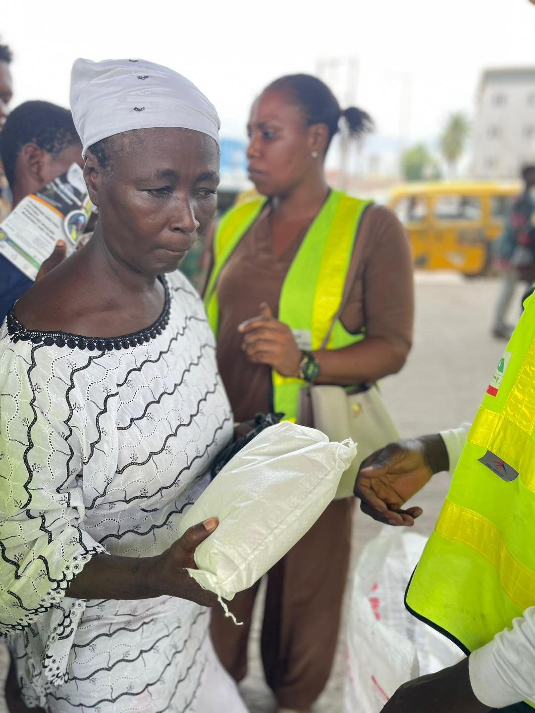 Samson Soyebi Foundation gives succour, distributes foodstuffs to Agege residents