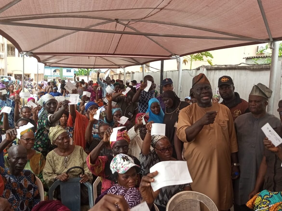 CASH EMPOWERMENT: ORILE AGEGE LCDA CHAIRMAN EMPOWERS 500 RESIDENTS WITH ₦50 MILLION