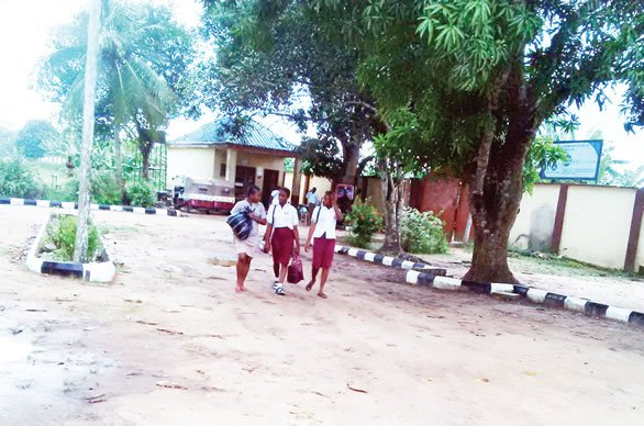 Parents protest N100,000 boarding fee at Lagos model colleges