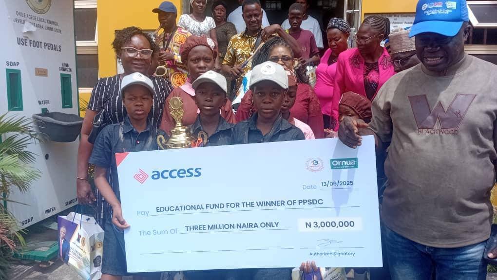ORILE AGEGE LG BOSS RECEIVES WINNERS OF LG NEWS ACADEMY PUBLIC PRIMARY SCHOOL DEBATE COMPETITION